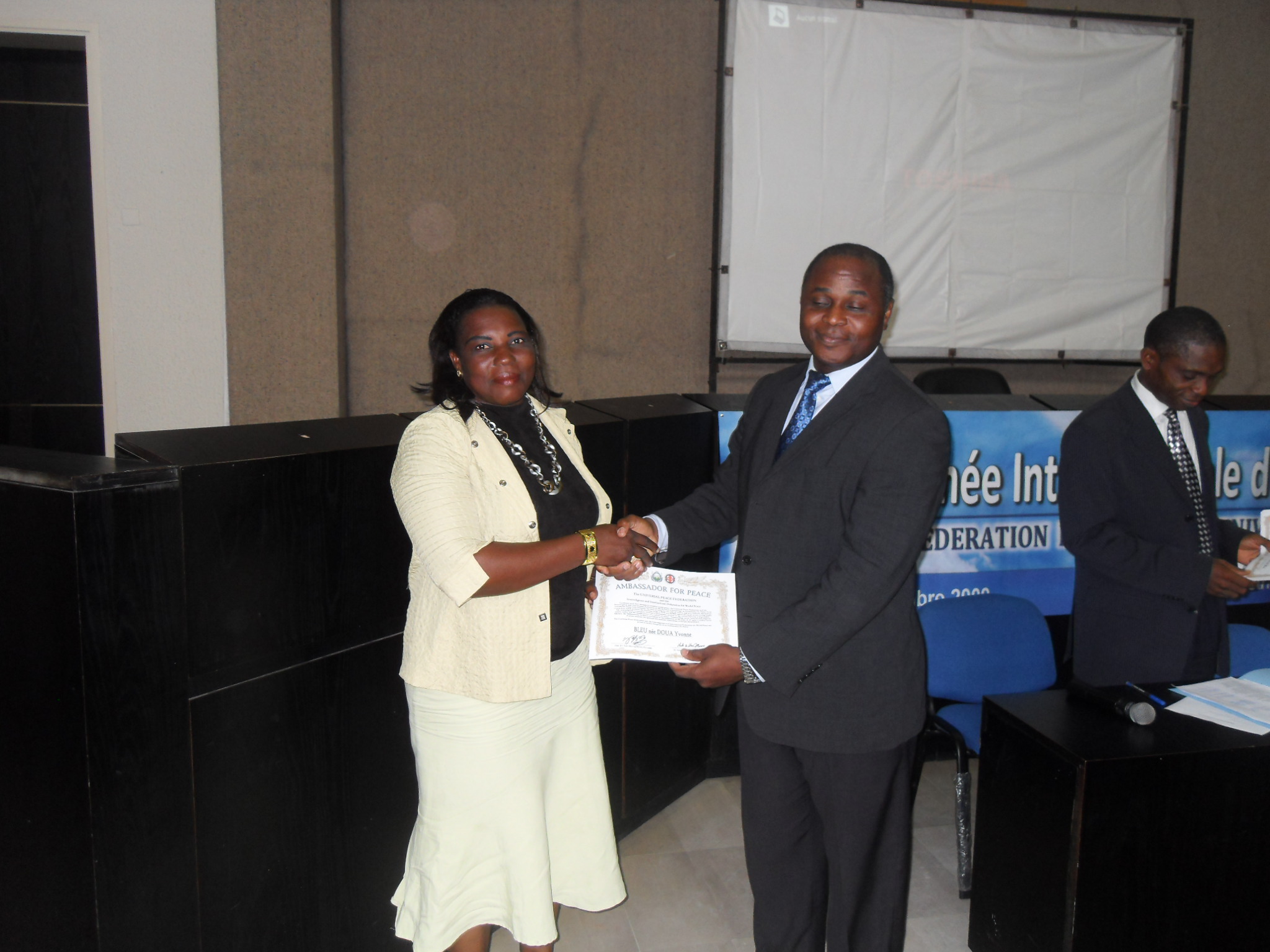 woman leader receiving certificate